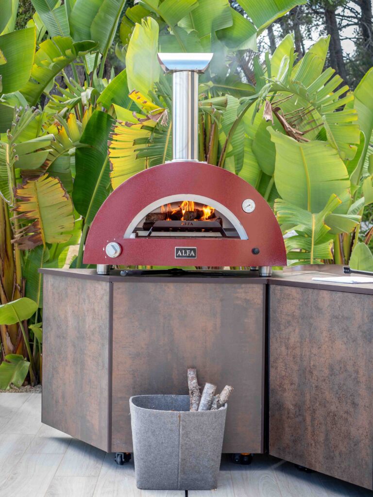 wood fired pizza oven outdoor kitchen